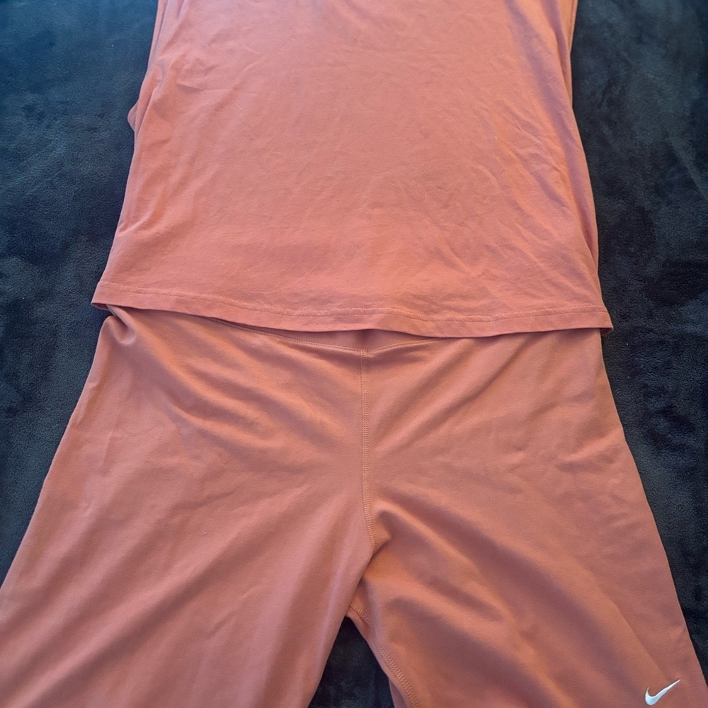 Nike DriFit Athletic Set - Picture 3 of 6